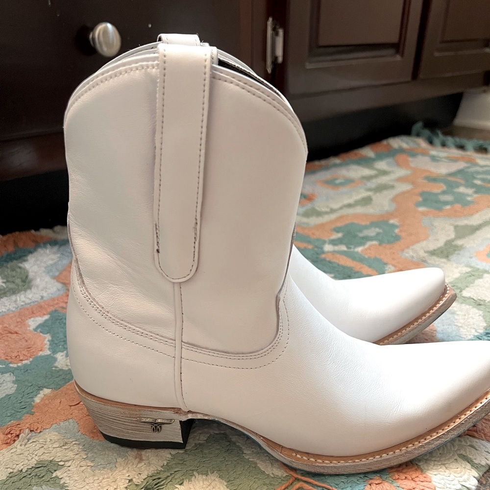 Lane cowgirl boots - Sz 8 white - worn ONCE - Picture 3 of 8